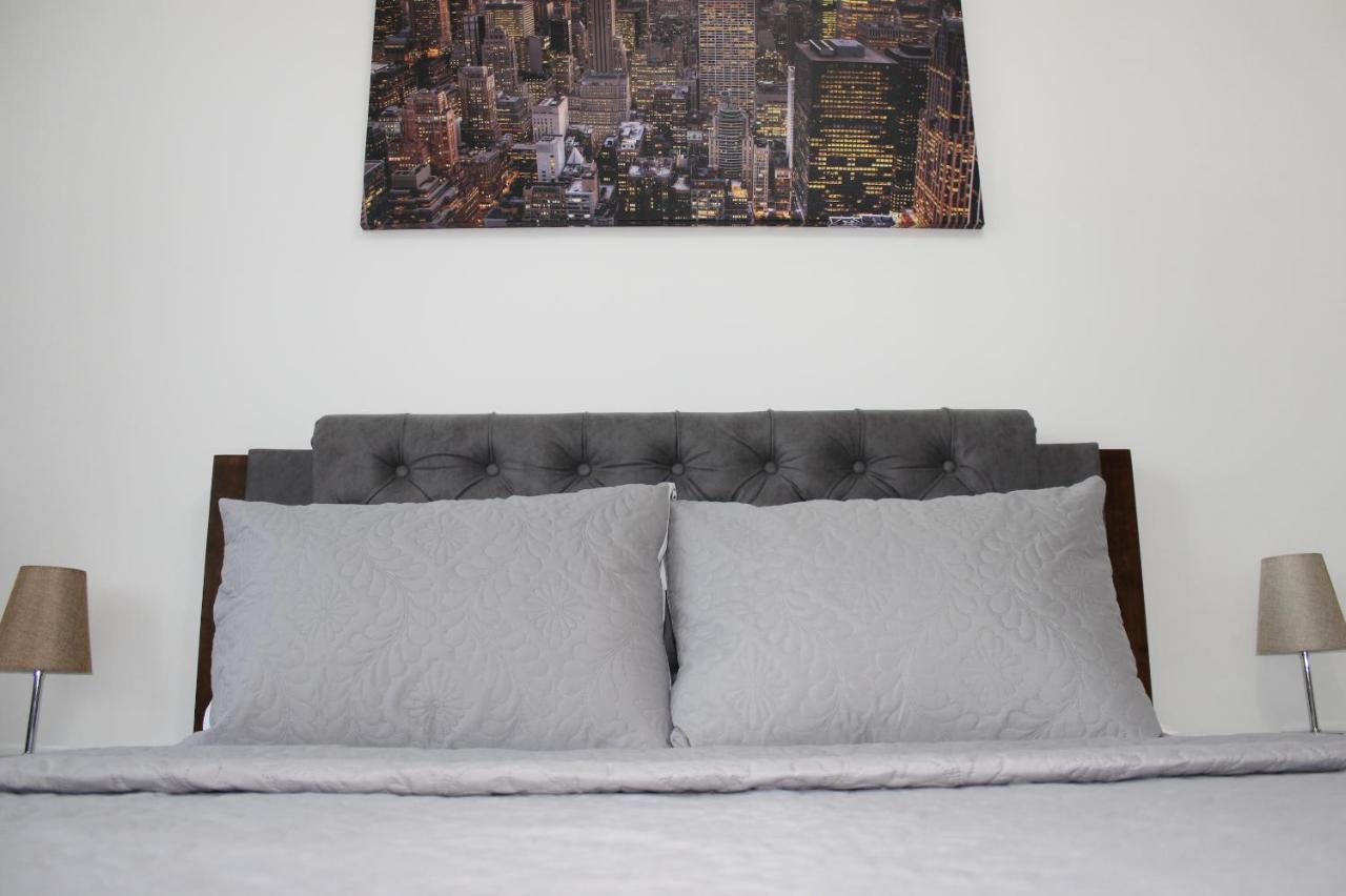 Luxury Center - Railways Station Apartment